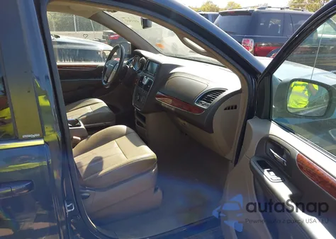 2014 Chrysler Town & Country Touring from USA, damaged, VIN 2C4RC1BG8ER293500